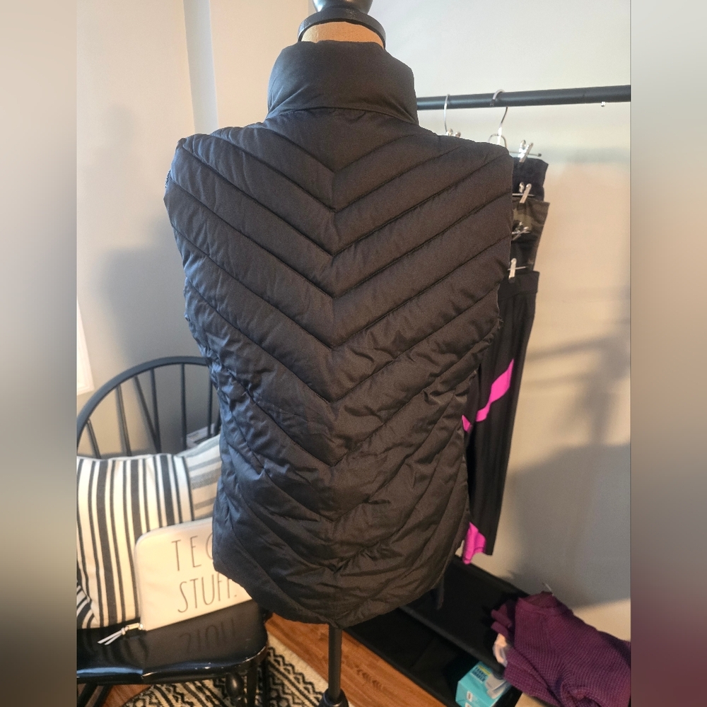 GAP Cold Control Puffer Vest - Picture 3 of 5